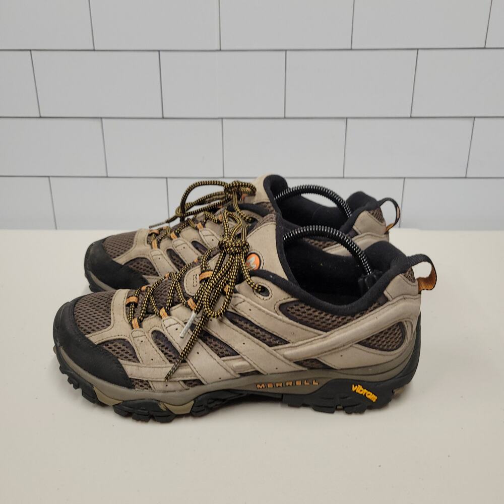 Merrell Men’s 9.5 Walnut Hiking Shoes Vibram Trail Outdoor Brown